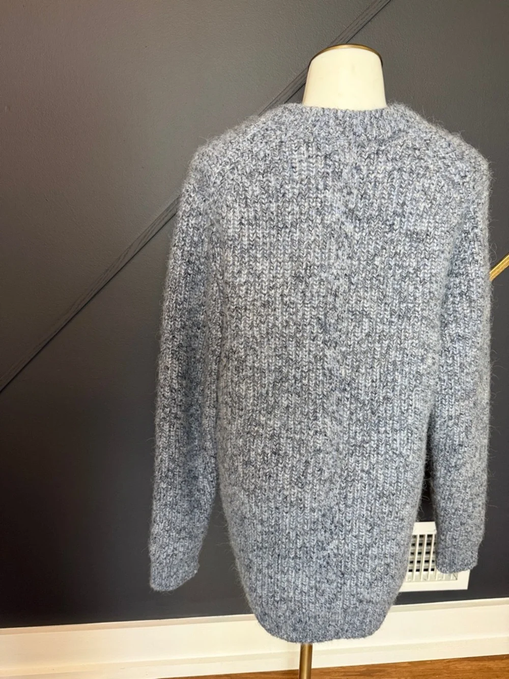 Men’s Lululemon Alpaca Wool-Blend V-Neck Sweater -
Heathered Shale Blue - Picture 5 of 6
